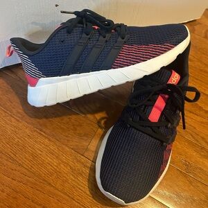 Adidas sneakers youth 6 / womens 8